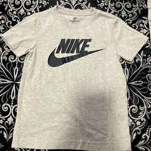 Nike T-shirt boys size 6 M